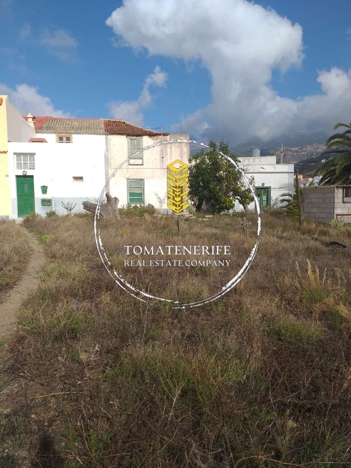 Solar urbano con casa antigua