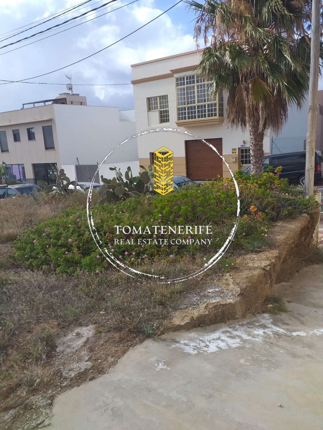 Solar urbano con casa antigua