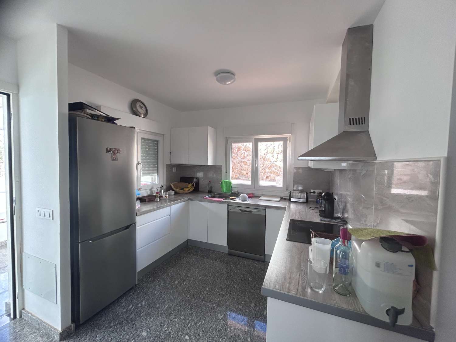 Finca con casa de 2 dormitorios y 2 baños