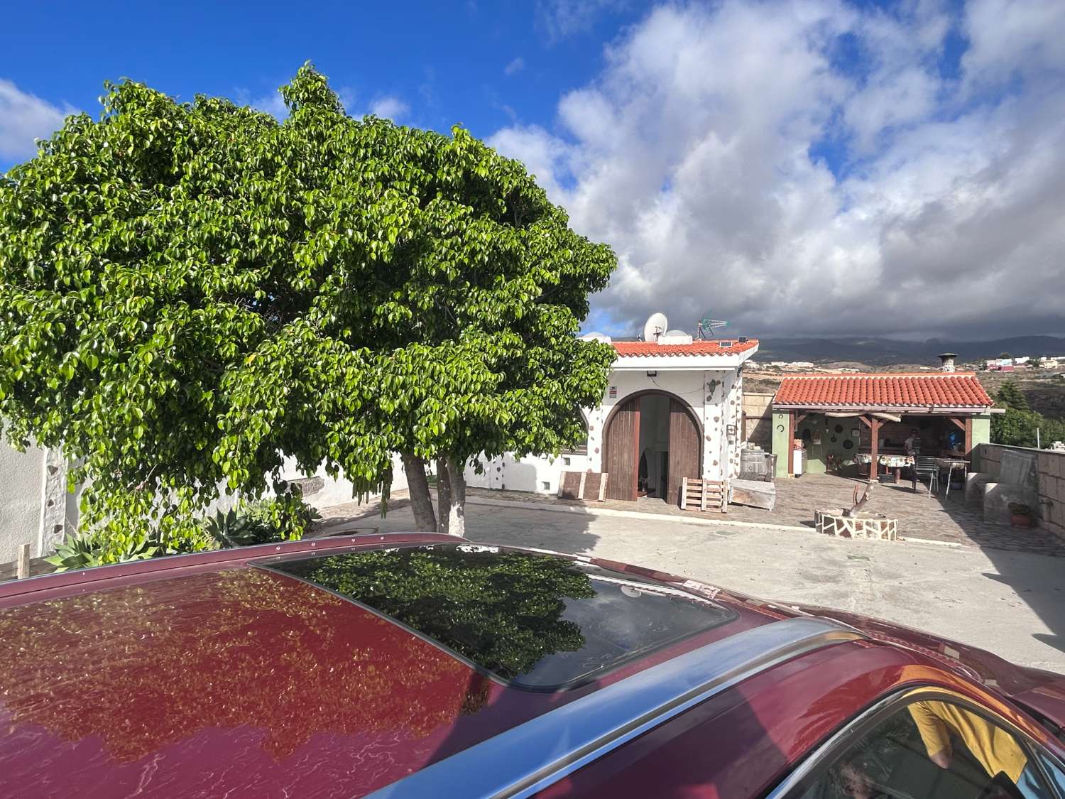 Finca con casa de 2 dormitorios y 2 baños